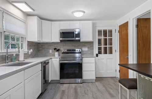 Gansevoort Casa | Updated Pool home - Saratoga Race Track, Skiing & Lake George! Easy I87 access