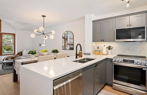 Blackcomb Casa | Updated Ski In 3-bedroom townhome in Whistler