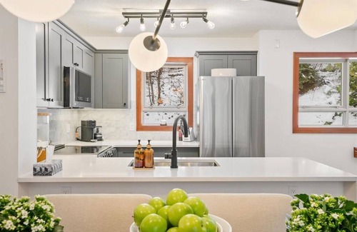 Blackcomb Casa | Updated Ski In 3-bedroom townhome in Whistler