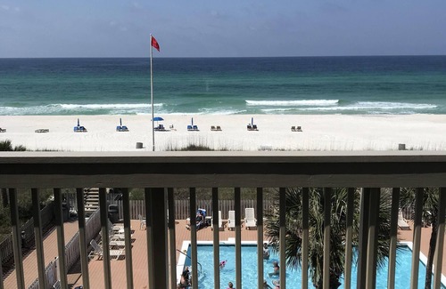 Sunnyside Condominio | Actualizado, condominio frente al Golfo espacioso, a pocos pasos de la playa!