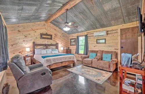 Ozark Casa | Updated Studio Cabin in Ozark with Yard and Mtn View
