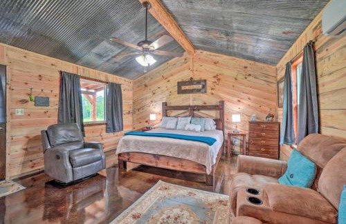 Ozark Casa | Updated Studio Cabin in Ozark with Yard and Mtn View