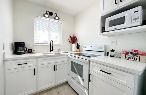 Salida Apartamento | Updated studio in Salida ca. HWY 99 located 1 mile away. Kaiser 2 mi away
