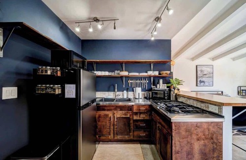 Redding Casa | Updated Studio near Central Redding w/Hot Tub