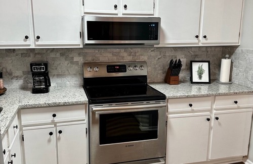 Columbia Casa | Updated Townhome Close to I20/26