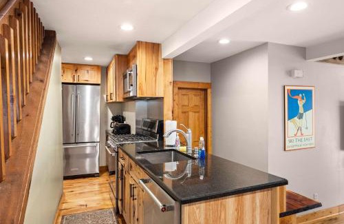 Ellicottville Casa | Updated townhome - Walk to Holiday Valley