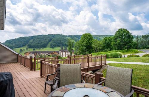 Ellicottville Casa | Updated townhome - Walk to Holiday Valley