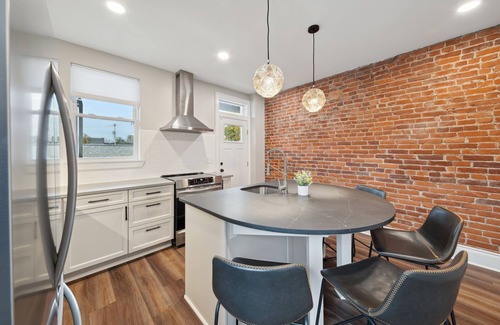 South Side Flats Casa | Updated Townhome with Private Garage in South Side