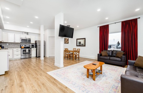Eagle River Apartamento | Updated triplex apartment with washer/dryer - quiet location close to town