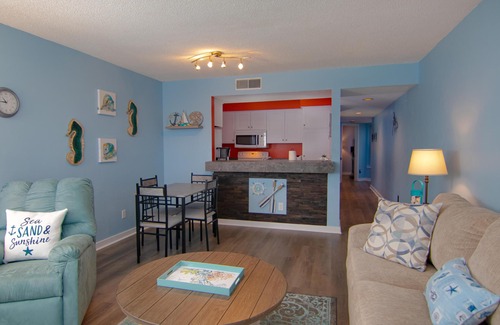 Oceanmarsh Subdivision Condominio | Upgraded Condo Steps to the Boardwalk. Dog friendly!