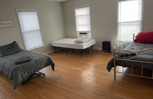 Pittsfield Otro | Upgraded farmhouse between Springfield Illinois and St.Lous Missouri