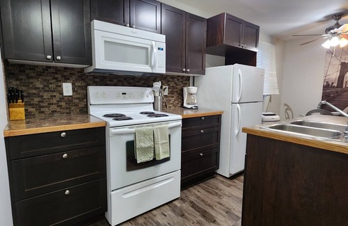 Red Deer Apartamento | Upgraded Two Bedroom Apartment With Balcony in Great Location at 207 Westpark!