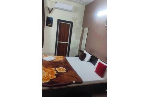 Jaipur Hotel | Uphar Homestay - Hotel & Restaurant