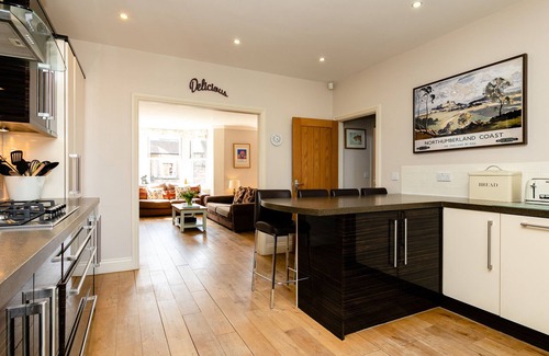 Alnmouth Cabaña | UPPER ALNBANK, pet friendly, country holiday cottage in Alnmouth