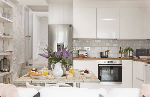Mousehole Casa | Upper Chandlers Cottage - a cottage that sleeps 6 guests in 3 bedrooms