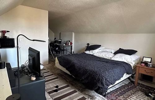Garfield Heights Apartamento | Upper Charming 2-bedroom apartment with AC, WiFi in lovely Garfield Heights