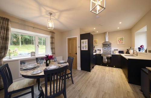 South Galson Cabaña | Upper Dunain - sleeps 4 guests in 2 bedrooms