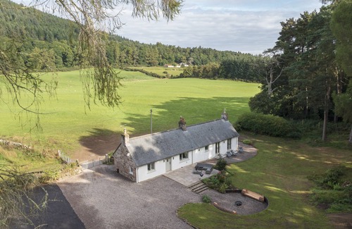 South Galson Cabaña | Upper Dunain - sleeps 4 guests in 2 bedrooms