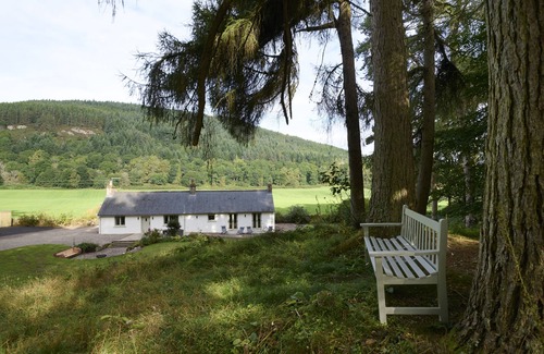 South Galson Cabaña | Upper Dunain - sleeps 4 guests in 2 bedrooms