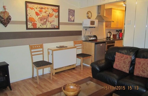 Bont Newydd Casa | Upper Lake Chalet , Dog and Pet Friendly