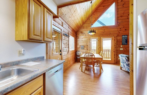 Warrens Casa | Upper-Level duplex, adventure retreat with fire pit, patio, & WIF