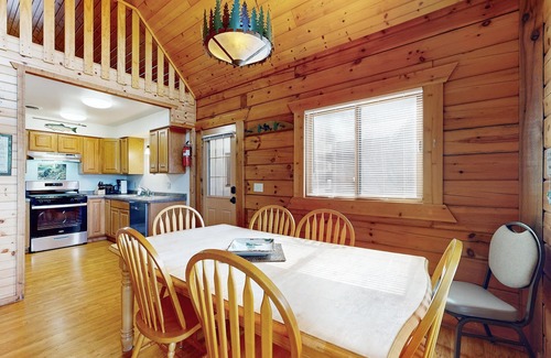 Warrens Casa | Upper-Level duplex, adventure retreat with fire pit, patio, & WIF