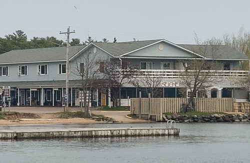 La Pointe Condominio | Upper level, one bedroom, one bath condo, with Lake Superior views.