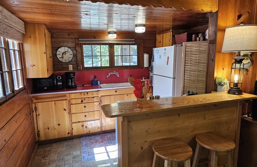 Castella Cabina | Upper Sac Shack Charming Cabin on Sacramento River