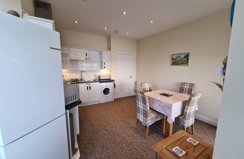 St. Mawes Cabaña | Upper Tresulian - an apartment that sleeps 4 guests in 2 bedrooms