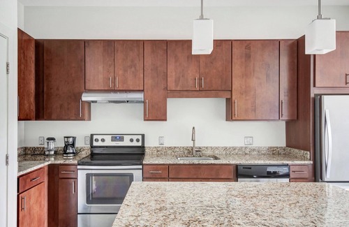 Cambridge Apartamento | Upscale 1B w/ W/D. Lots of amentities; Gym, Theatre, Pool. by Blueground