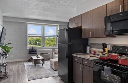 Corryville Apartamento | Upscale 2 Bed Suite — Mins to Downtown Cincinnati!