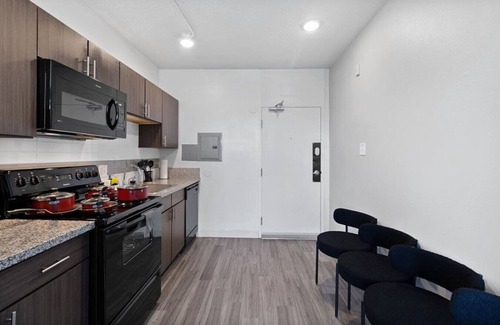 Corryville Apartamento | Upscale 2 Bed Suite — Mins to Downtown Cincinnati!