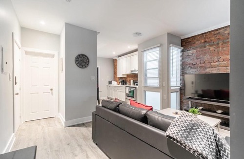 Central Hamilton Apartamento | Upscale 2BR Apt - Prime Location with Netflix