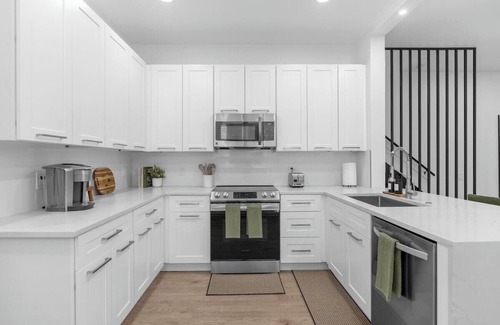 Casselberry Casa | Upscale 3/2 Townhome | King Bed | Patio | Wifi