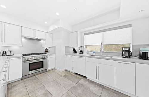 Wilshire Montana Apartamento | Upscale 3 Level Condo Santa Monica Gem Must See