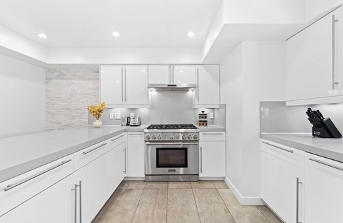 Wilshire Montana Apartamento | Upscale 3 Level Condo Santa Monica Gem Must See