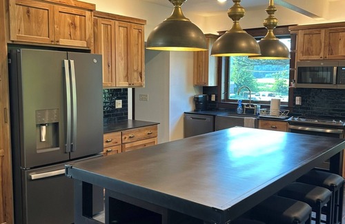 Muscoda Otro | Upscale 4-bedroom Farmhouse in Muscoda on Historic Century-Old Farm w/AC, Wi-Fi