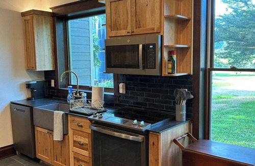 Muscoda Otro | Upscale 4-bedroom Farmhouse in Muscoda on Historic Century-Old Farm w/AC, Wi-Fi