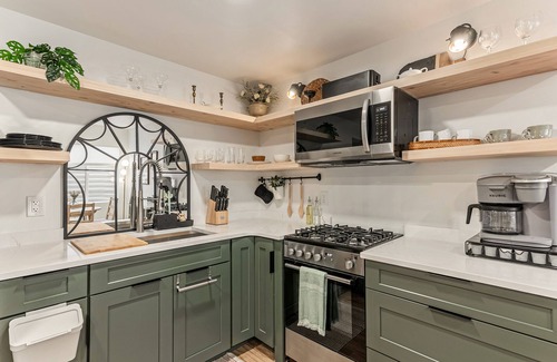 West Jordan Casa | Upscale and Serene 2 bed, 1 bath Apartment in Prominent West Jordan Neighborhood