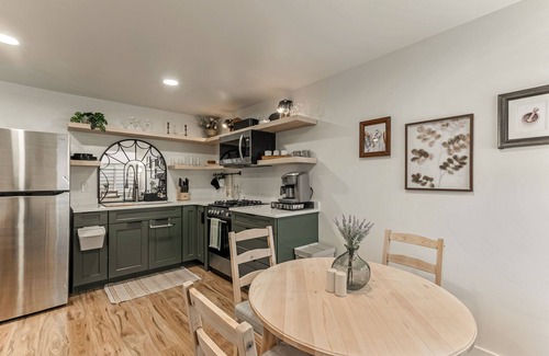 West Jordan Casa | Upscale and Serene 2 bed, 1 bath Apartment in Prominent West Jordan Neighborhood