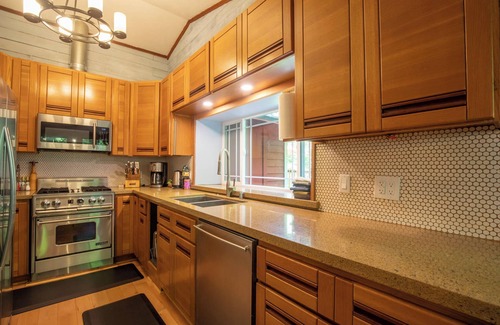 Guerneville Casa | Casa grande, cálida y confortable en el arroyo. A minutos del centro. Muy privado