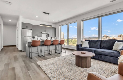 University Circle Apartamento | Upscale & Charming ADA 2BR | Cleveland Clinic