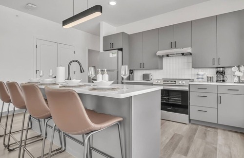 University Circle Apartamento | Upscale & Charming ADA 2BR | Cleveland Clinic