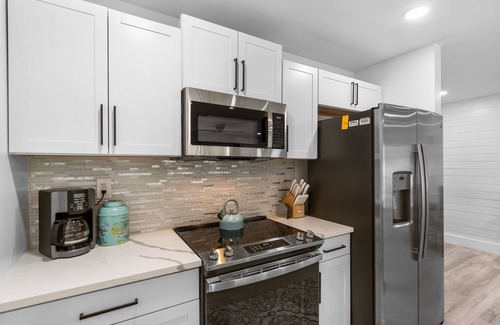Bayview Condominio | Upscale Condo, Private beach, overlooking ocean, pool, Gated community