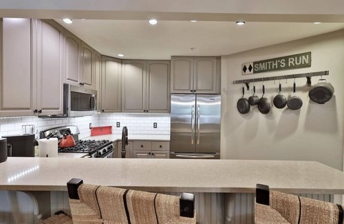 Ludlow Casa | Upscale condo with modern touches just a ski home for lunch