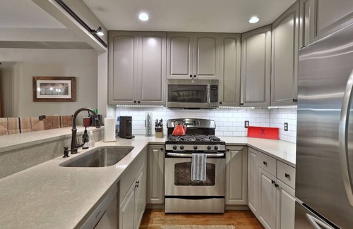 Ludlow Casa | Upscale condo with modern touches just a ski home for lunch