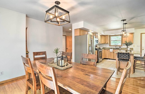 Higgins Lake Casa | Upscale Family Cottage < 1 Mi to Higgins Lake