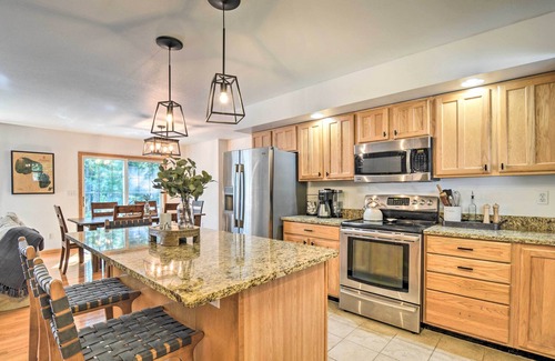Higgins Lake Casa | Upscale Family Cottage < 1 Mi to Higgins Lake