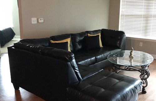 Collier Hills Apartamento | Upscale GoldRush Palace
