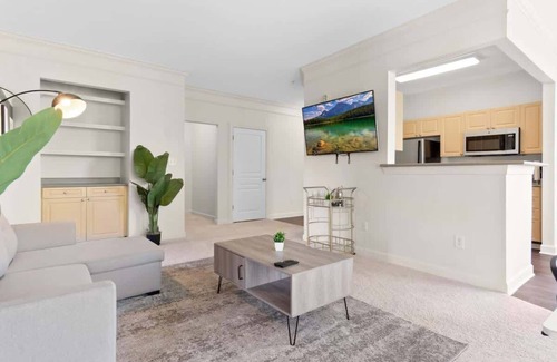 Cary Apartamento | Upscale King 2BR Suite Mins Downtown Raleigh!